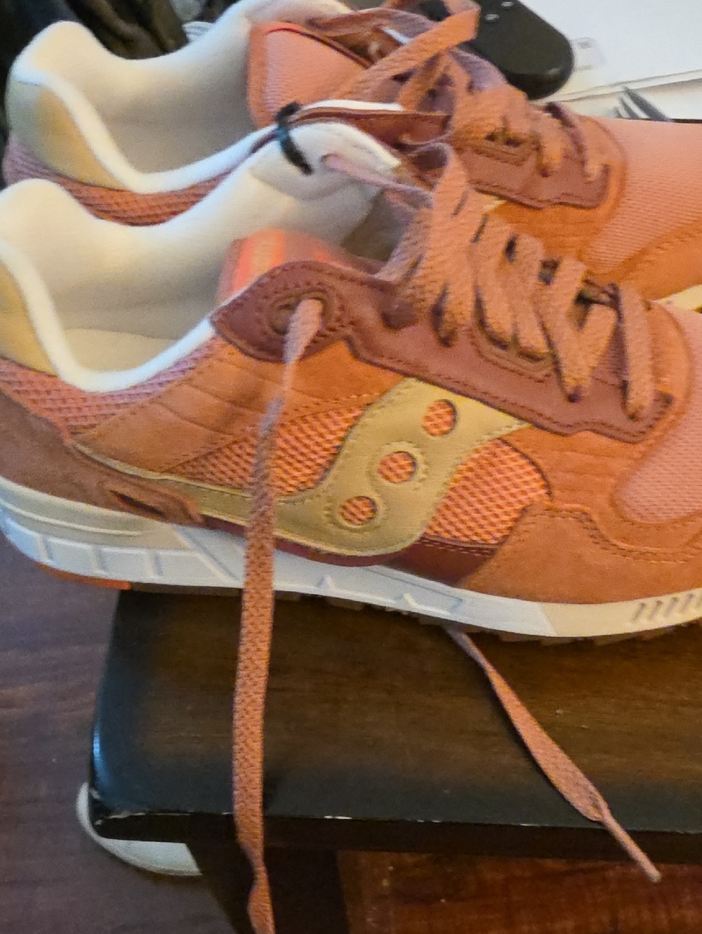 Saucony Men's Sneakers Coral Pink and Gold Shadow 5000